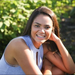 Meet your Posher, Hallie